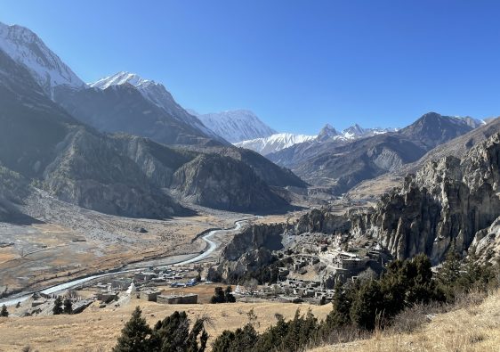 Výhled na údolí v okolí Manangu na Annapurna Circuit